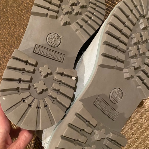 Timberland shoes for boys or girls, size 4. Color is light blue. Good condition - Picture 5 of 11